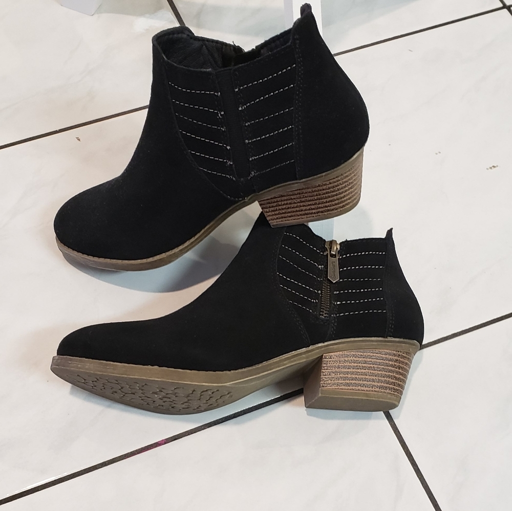 BNWT Skechers Black Ankle Booties